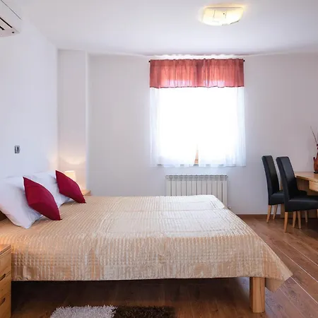 Holiday home Stunning In Hr-52215 With Wifi Vodnjan