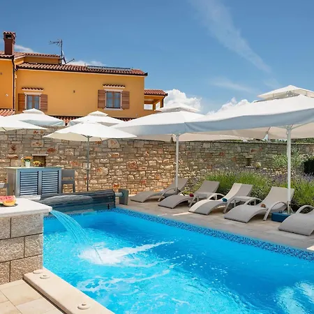 Stunning In Hr-52215 With Wifi Holiday home *