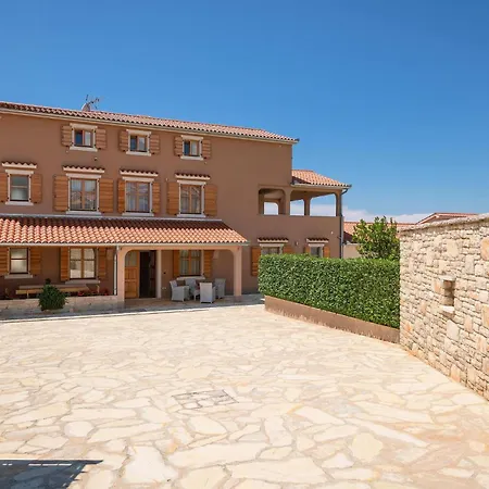 Stunning In Hr-52215 With Wifi Holiday home