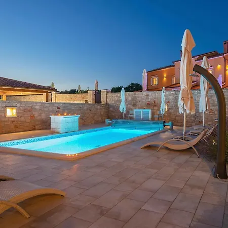 Holiday home Stunning In Hr-52215 With Wifi Vodnjan