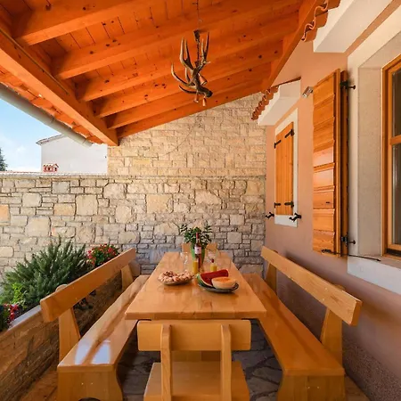 Stunning In Hr-52215 With Wifi Holiday home