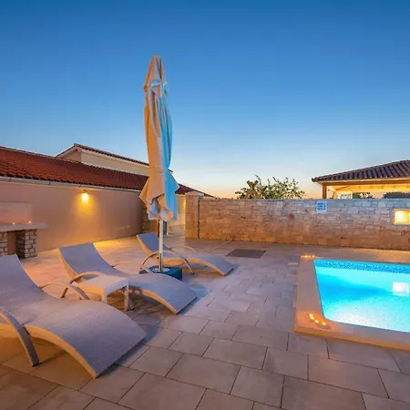 Stunning In Hr-52215 With Wifi Holiday home Vodnjan