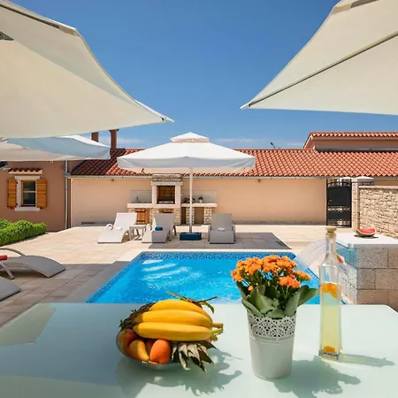 Holiday home Stunning In Hr-52215 With Wifi *