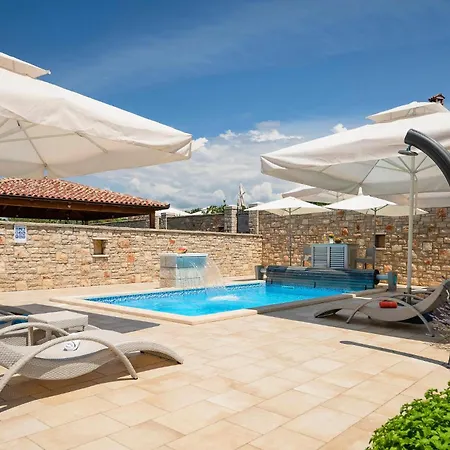 Stunning In Hr-52215 With Wifi Holiday home