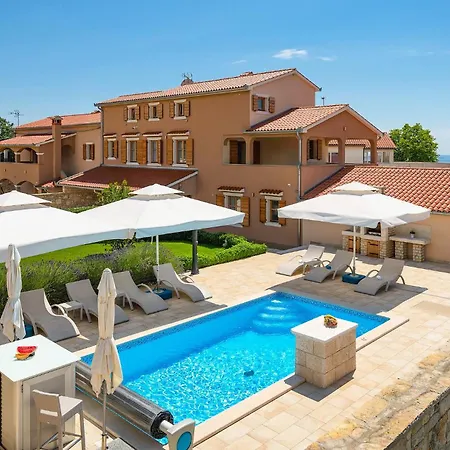 Stunning In Hr-52215 With Wifi Holiday home *
