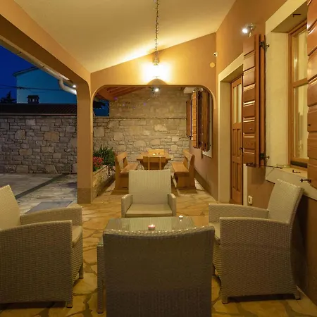 Holiday home Stunning In Hr-52215 With Wifi *