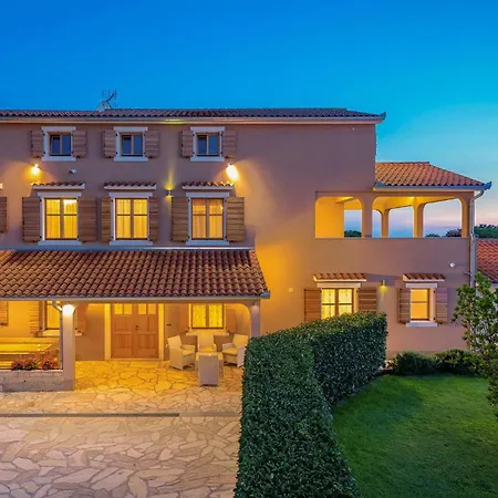 Holiday home Stunning In Hr-52215 With Wifi *