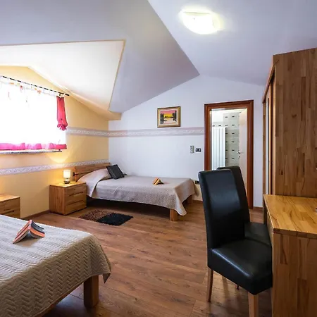 Holiday home Stunning In Hr-52215 With Wifi *