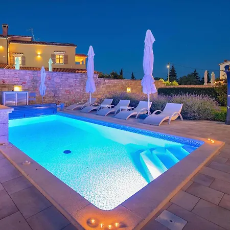 Stunning In Hr-52215 With Wifi Holiday home *