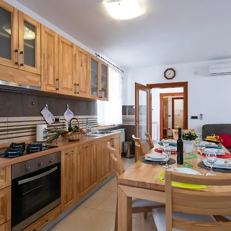 Stunning In Hr-52215 With Wifi Holiday home Vodnjan